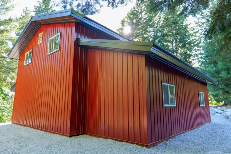 A Leavenworth, WA shop with a Matte Black roof and trim over Rural Red siding, a pairing for a black barndominium